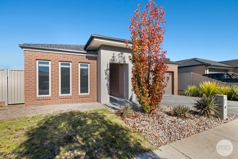 9 Gallant Way, WINTER VALLEY VIC 3358