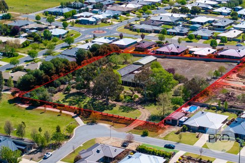 9 Gibson Street, BOOROOMA NSW 2650
