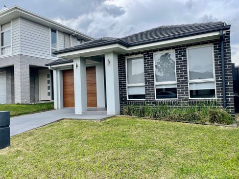 9 Greenhouse Street, AUSTRAL NSW 2179