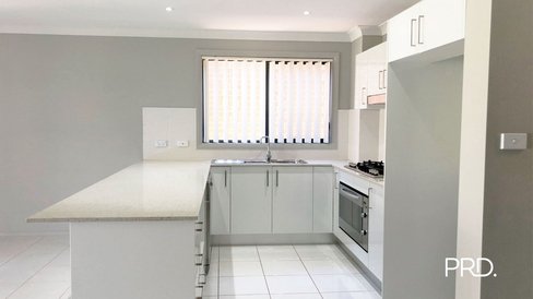 9 Guardian Way, Jordan Springs NSW 2747