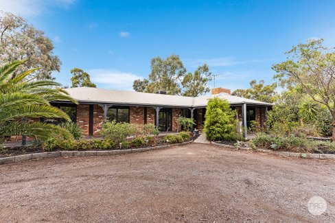 9 Hakea Road, HUNTLY VIC 3551