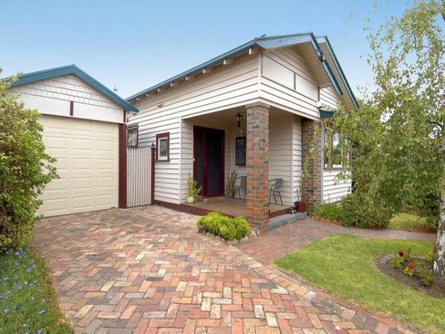 9 Hector Street Geelong West 3218