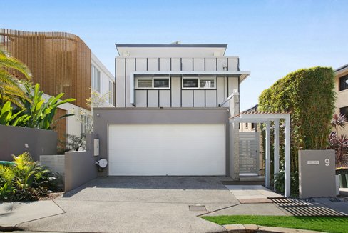 9 Hill Avenue, BURLEIGH HEADS QLD 4220