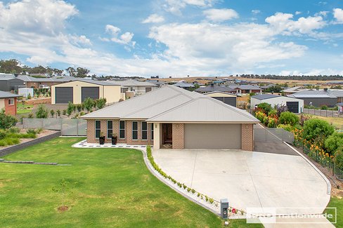 9 Jarrah Road, TAMWORTH NSW 2340