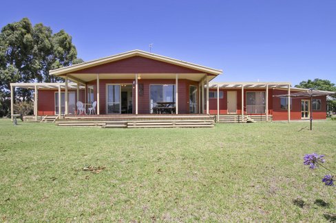 9 Lake Cove Court, Newlands Arm