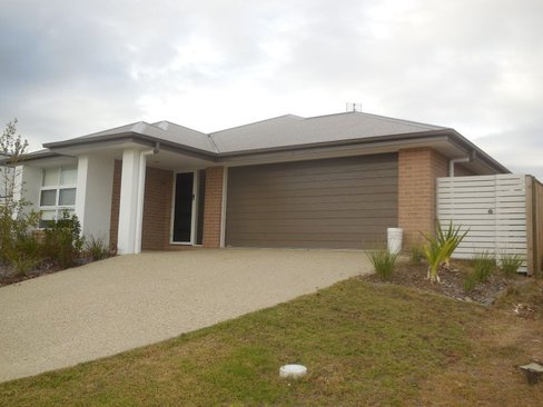 9 Lenthall Street, BOYNE ISLAND QLD 4680