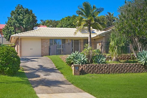 9 Manuka Road, BANORA POINT NSW 2486