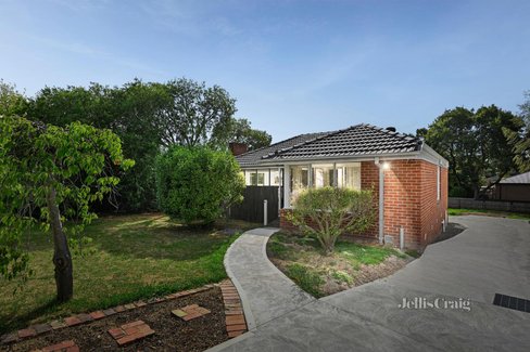 9 Monomeith Street Mooroolbark 3138