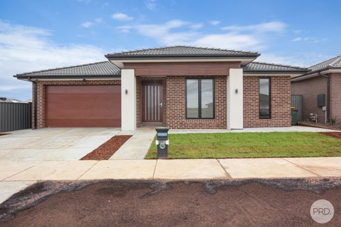 9 Mullingar Drive, ALFREDTON VIC 3350
