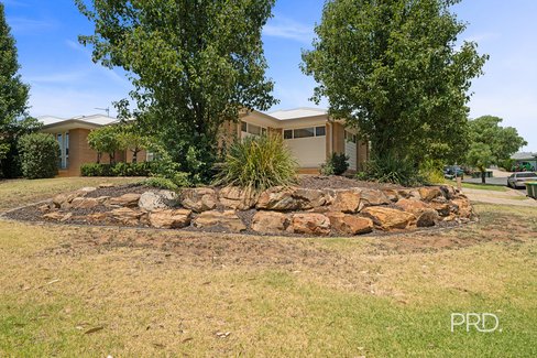 9 Murndal Place, BOURKELANDS NSW 2650