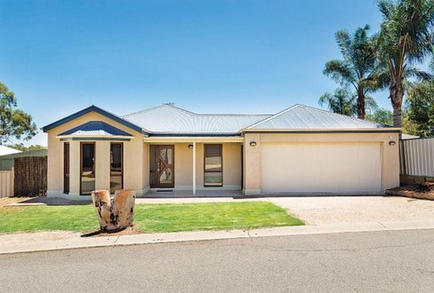 9 Murray Way, BURONGA NSW 2739