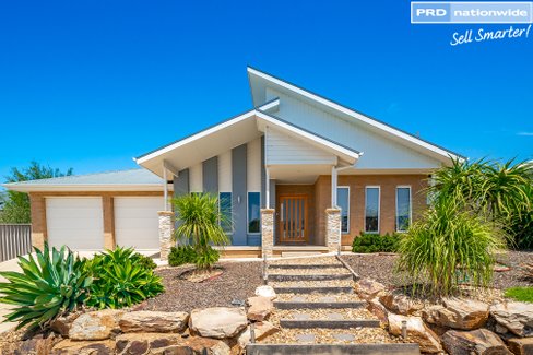 9 Park Place, LLOYD NSW 2650