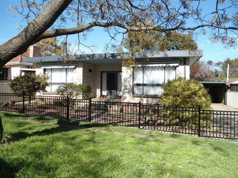 9 Peters Street, LONG GULLY VIC 3550