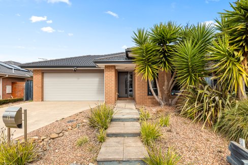 9 Ploughman Place Armstrong Creek 3217