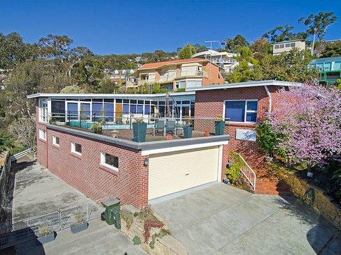 9 Primrose Place, SANDY BAY TAS 7005