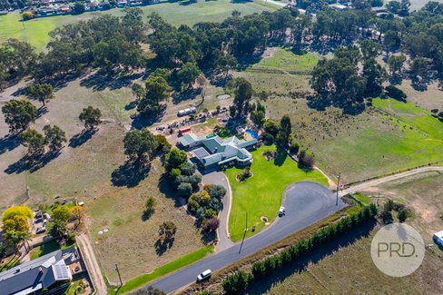 9 Redwood Road, LAKE ALBERT NSW 2650