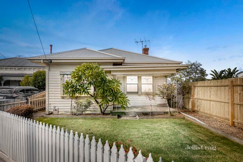 9 Russell Place Williamstown 3016