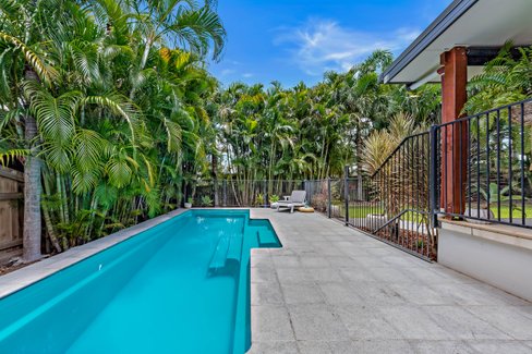 9 Ryben Court, CANNONVALE QLD 4802