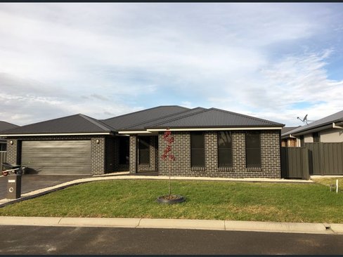 9 Semillon Drive, TAMWORTH NSW 2340