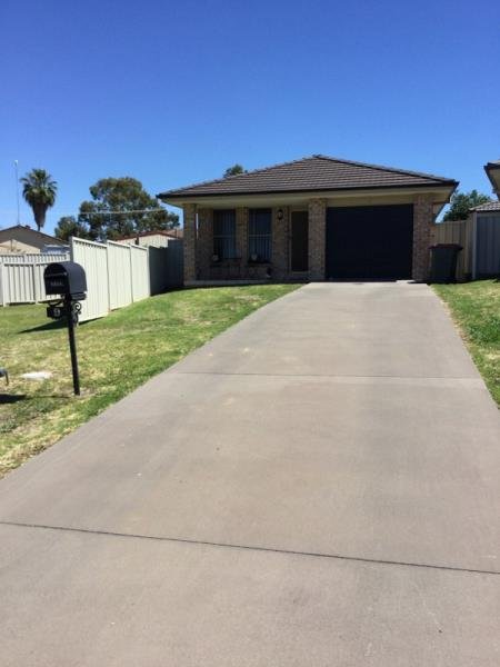 9 Sippel Close, TAMWORTH NSW 2340