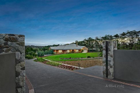9 Stanley Street Chirnside Park 3116