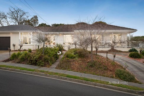 9 Struan Avenue Mooroolbark 3138