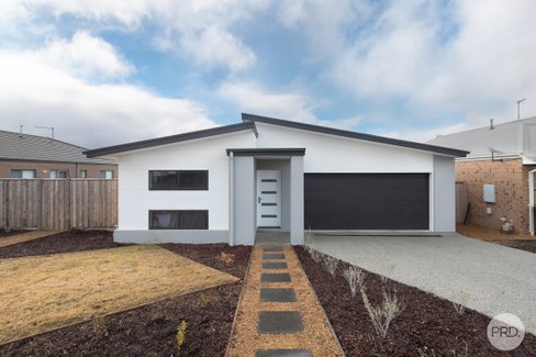 9 Sundance Boulevard, WINTER VALLEY VIC 3358