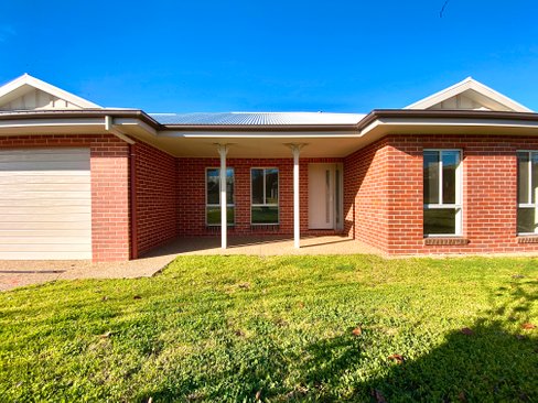 9 Swallow Street, THURGOONA NSW 2640
