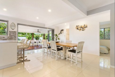 9 Toorak Park Avenue, Mermaid Waters QLD 4218