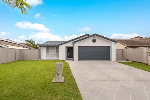 9 Vaucluse Place, ROBINA QLD 4226
