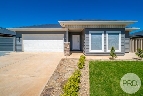 9 Wallaby Street, GOBBAGOMBALIN NSW 2650