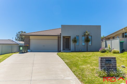 9 Water Gum Close, TAMWORTH NSW 2340