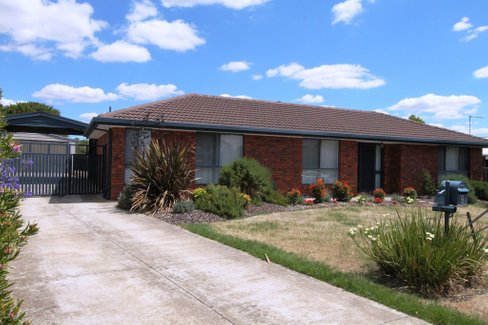 9 Wicklow Drive, INVERMAY PARK VIC 3350