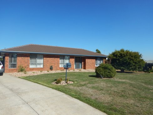 9 Wicklow Drive, INVERMAY PARK VIC 3350