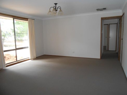9 Woodbry Crescent, TAMWORTH NSW 2340