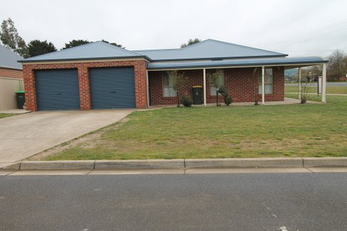 9 Yootha Court, MINERS REST VIC 3352