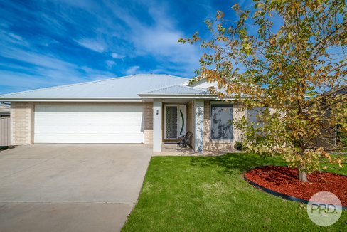 9 Yulong Street, GLENFIELD PARK NSW 2650