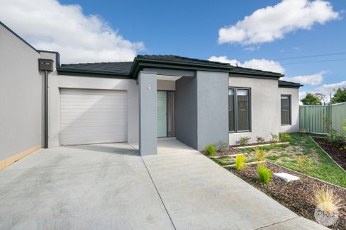 9 Zelkova Place, LAKE GARDENS VIC 3355