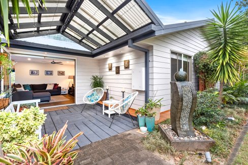 90 Avocado Street, ELANORA QLD 4221