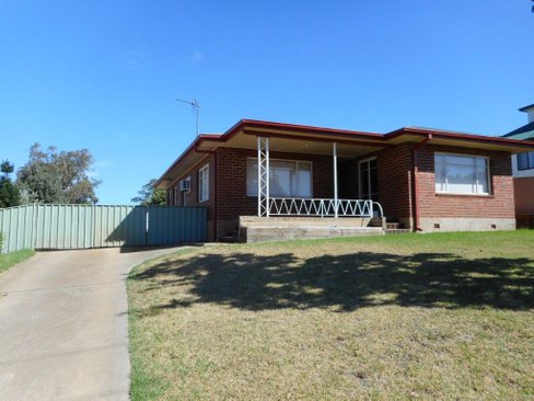 90 Broughton Street, TUMUT NSW 2720