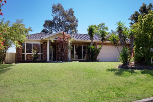 90 Denton Park Drive, RUTHERFORD NSW 2320