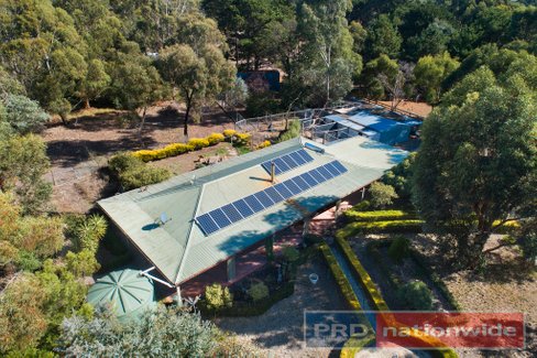 90 Wilsons Road, HADDON VIC 3351