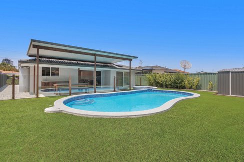 91 Vatakoula Parade, Mermaid Waters QLD 4218