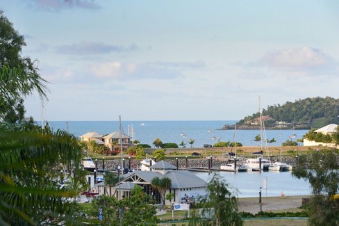 9/10 Hermitage Drive, AIRLIE BEACH QLD 4802