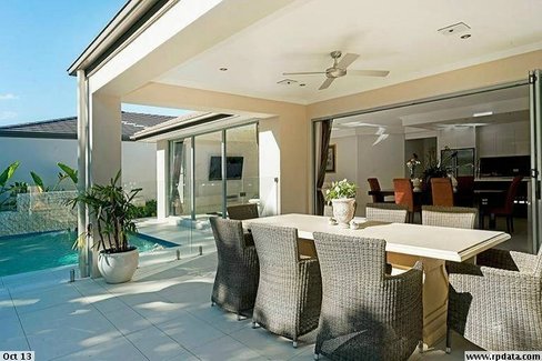 9119 Peter Senior Drive, HOPE ISLAND QLD 4212