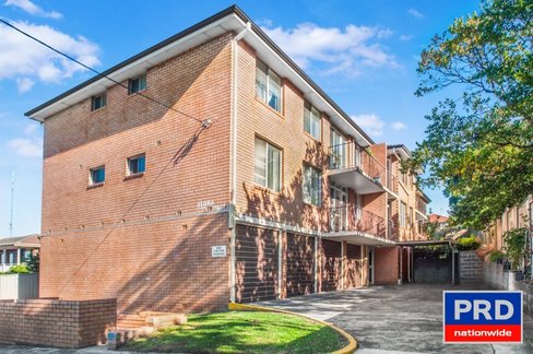 9/142 Gladstone Ave, CONISTON NSW 2500