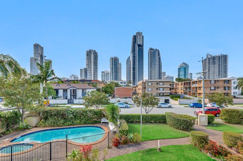 9/16-20 Stanhill Drive, CHEVRON ISLAND