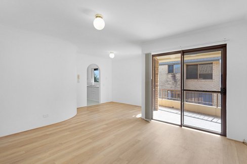 9/1925 Gold Coast Highway, BURLEIGH HEADS QLD 4220