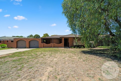 92 Undurra Drive, GLENFIELD PARK NSW 2650