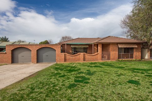 92 Undurra Drive, GLENFIELD PARK NSW 2650